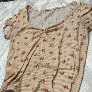Cute peach blouse with details